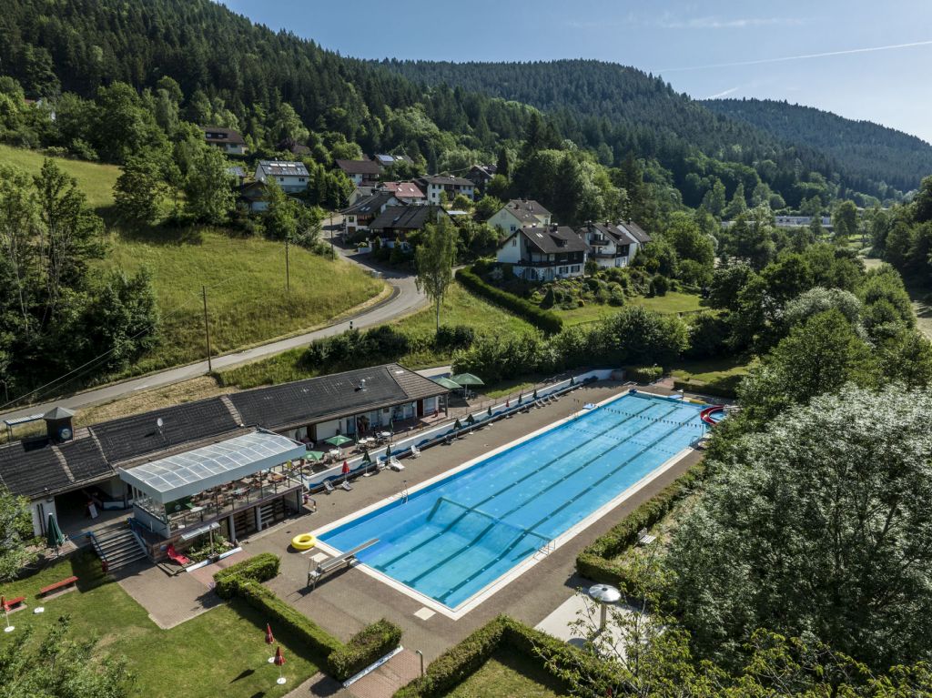 Freibad Alpirsbach von oben